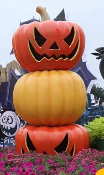 Halloween Stacked Pumpkin Decoration with Carved Faces 2