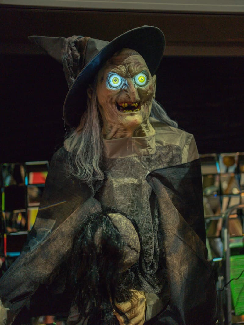 Lunging Haggard Witch Animated Figure