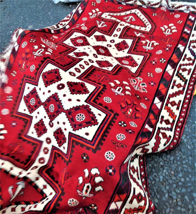 Handwoven Persian Chiraz Village Rug with Geometric Patterns FB03