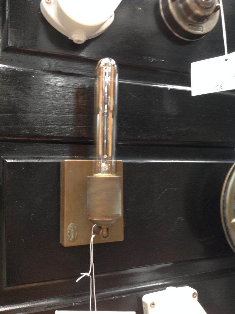 Aged Brass Single Lamp Wall Bracket [3094-AR]