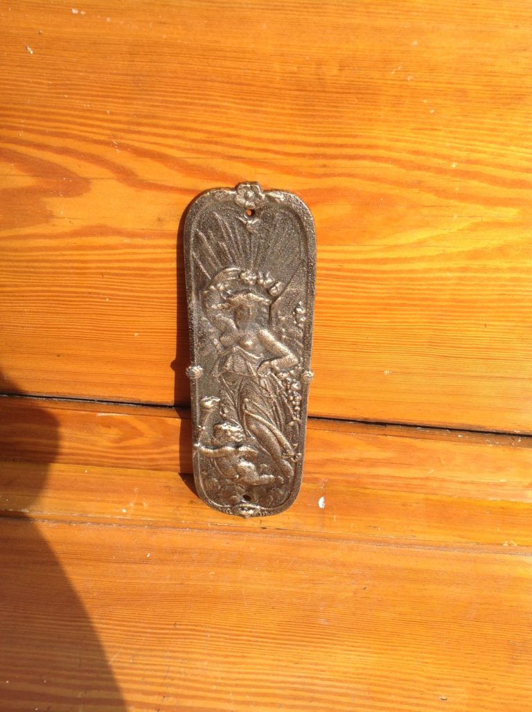 Cast Iron Fingerplate