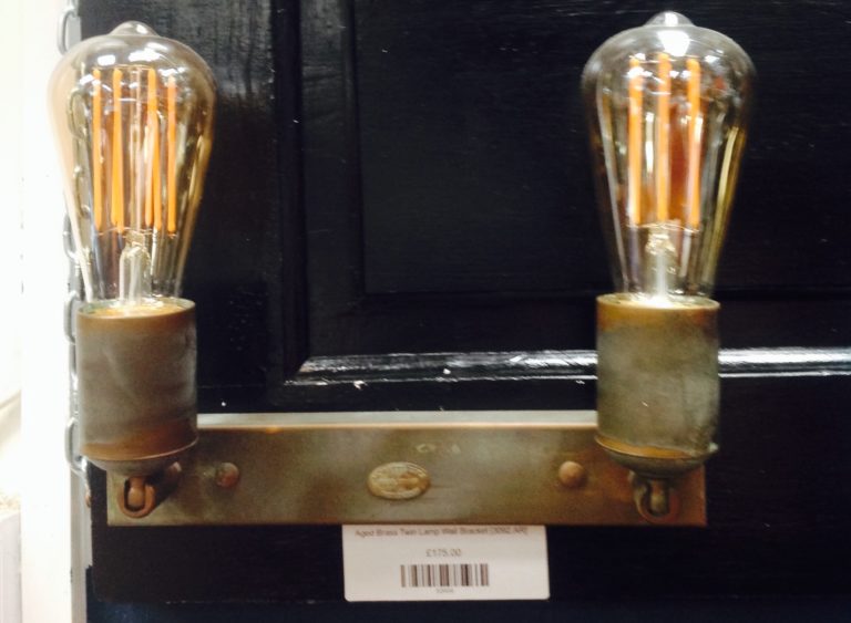 Aged brass twin-lamp wall bracket [3092.AR]