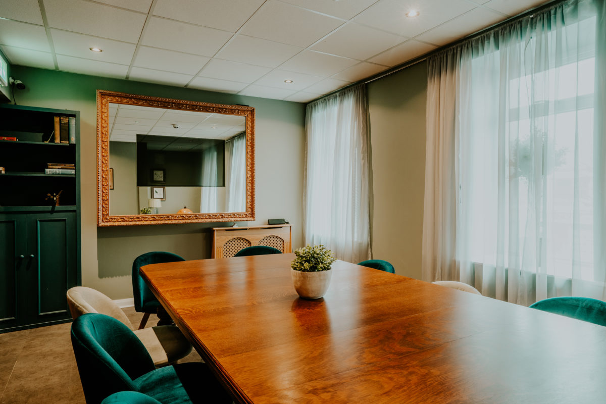 SHELBYS – Holywood