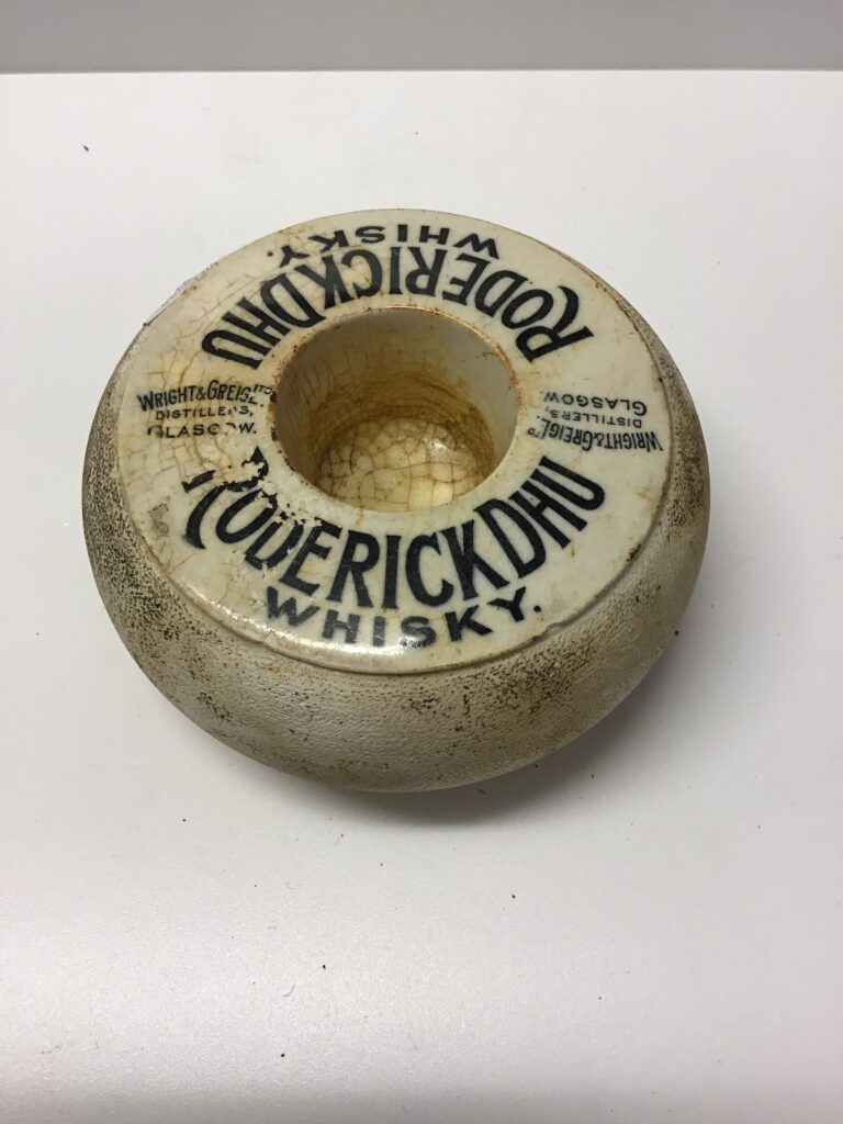 Victorian Roderick Dhu Whisky Match Striker [w220]