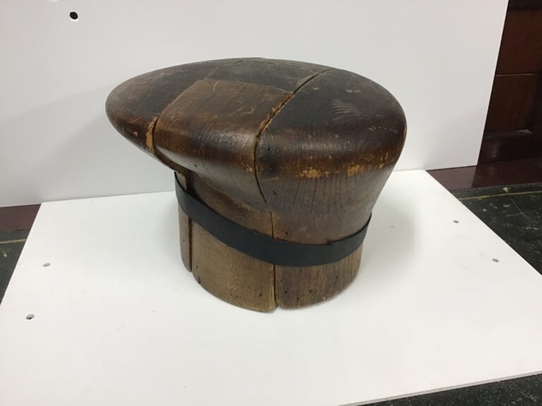 Hat last mould for peak cap