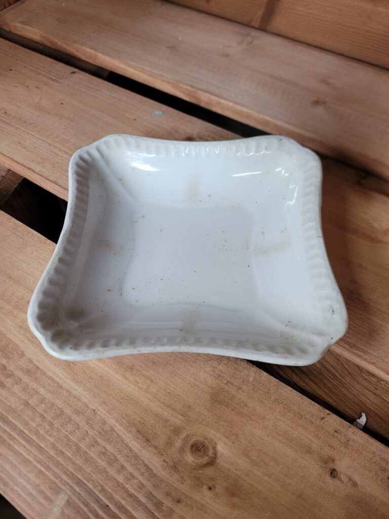 John Maddock & Sons White Ashtray [w367]