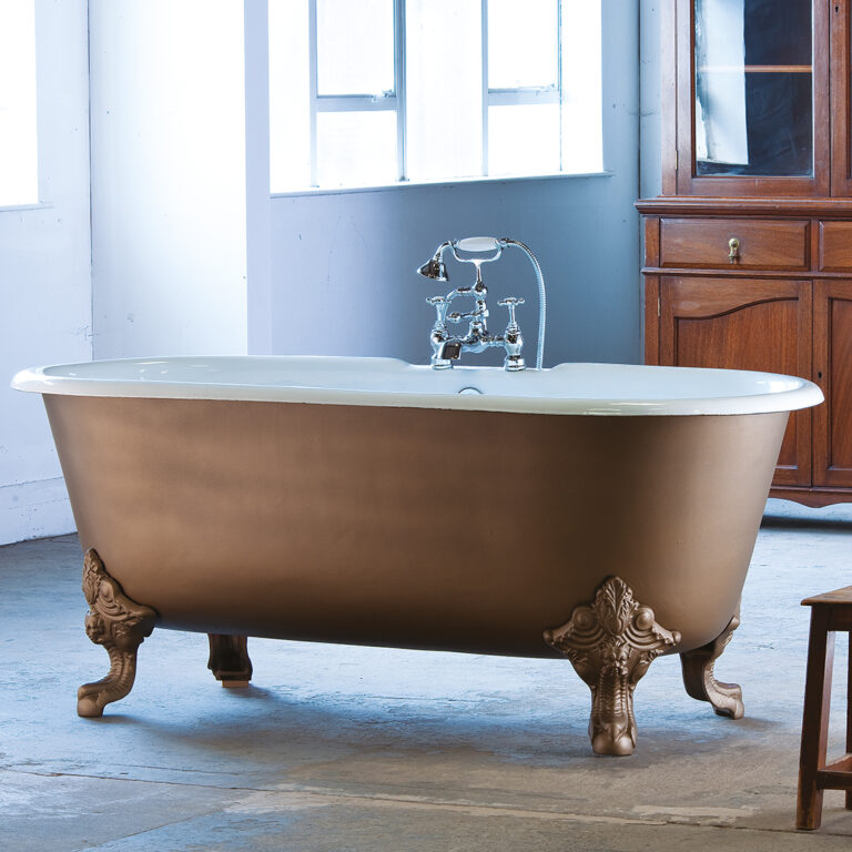 Cheverny Cast Iron Bath (Painted Exterior, Chrome Feet)