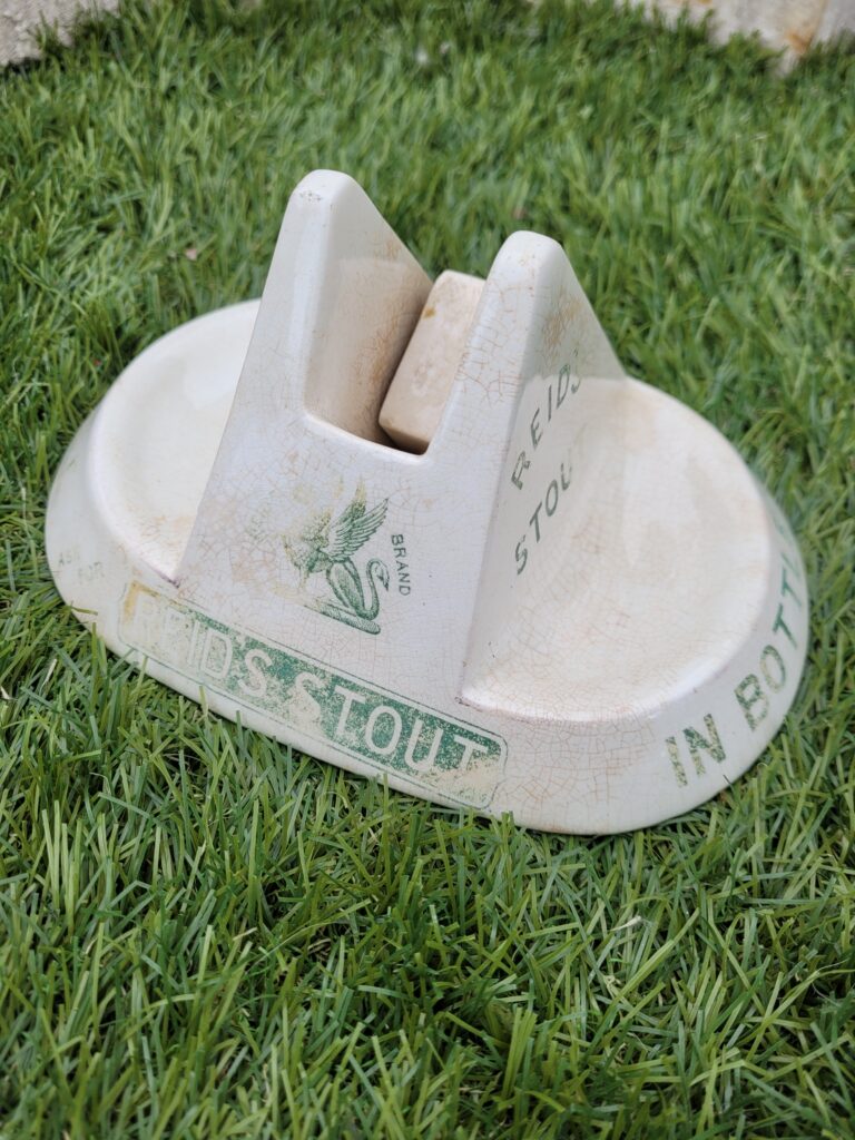 Reid's Stout Matchbox Holder & Ashtray [w573]