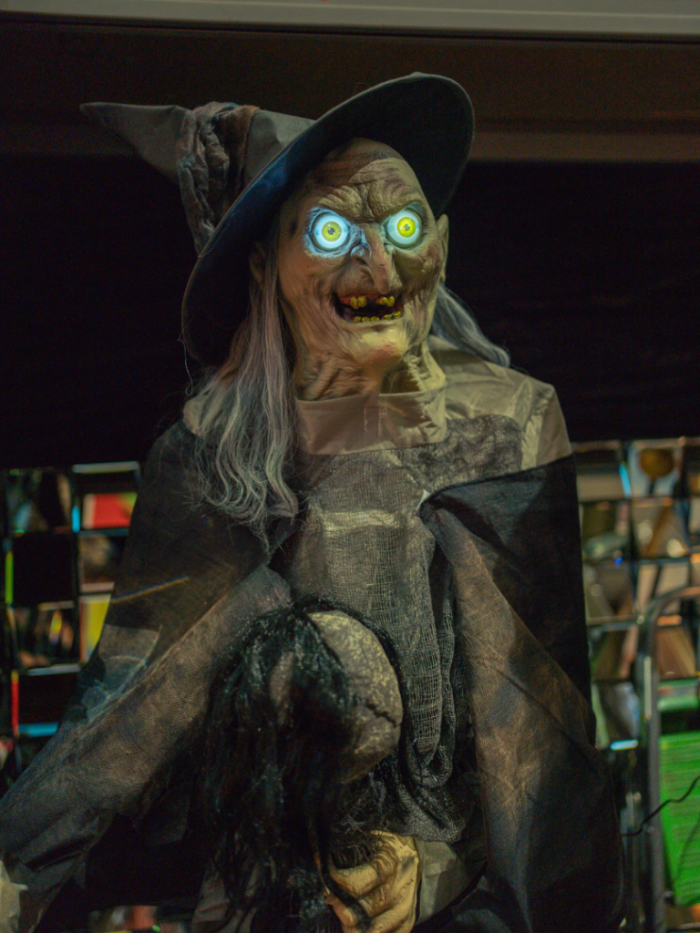 Lunging Haggard Witch Animated Figure