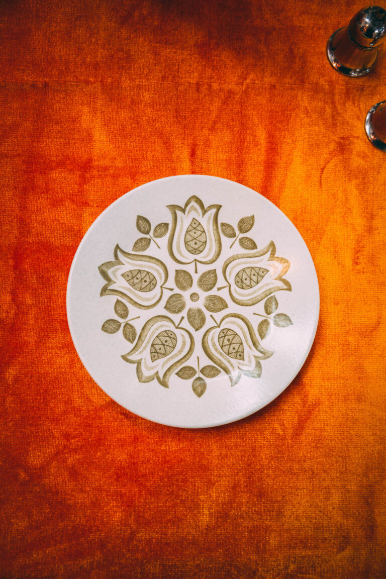 CC015 Vintage J&G Meakin Maidstone Plates (4)