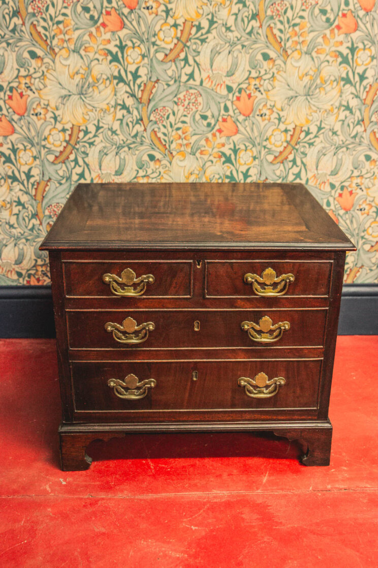 Antique Georgian Mahogany Cellarette