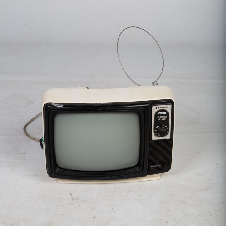 Sanyo AC/DC Portable Deluxe TV