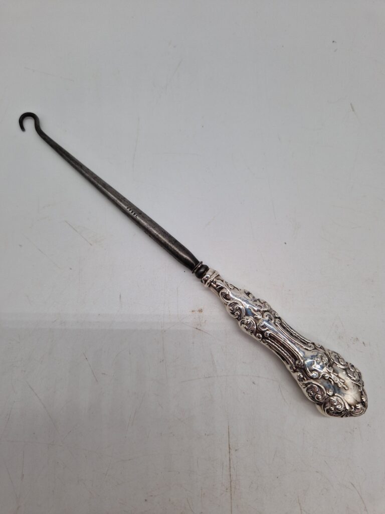 SC004 Silver Handled Button Hook
