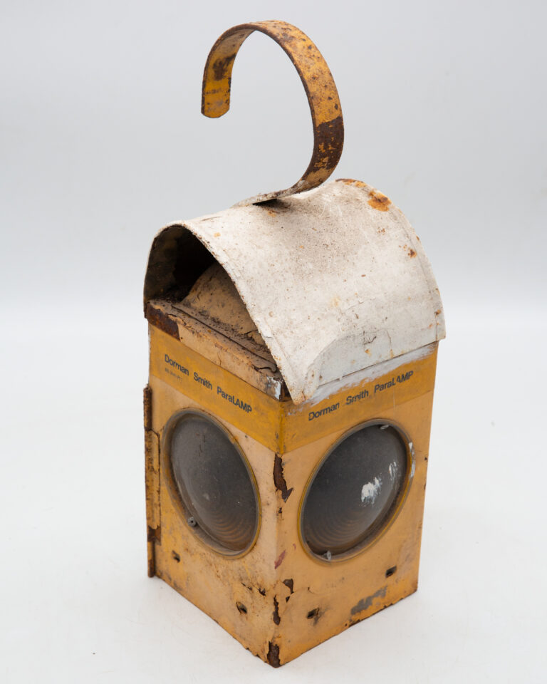 MT005 Paralamp Railway Lantern