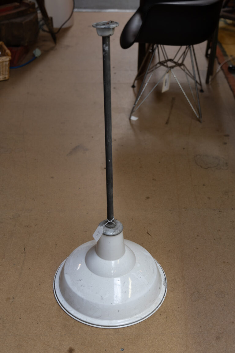 LS003 White Enamel Industrial Light