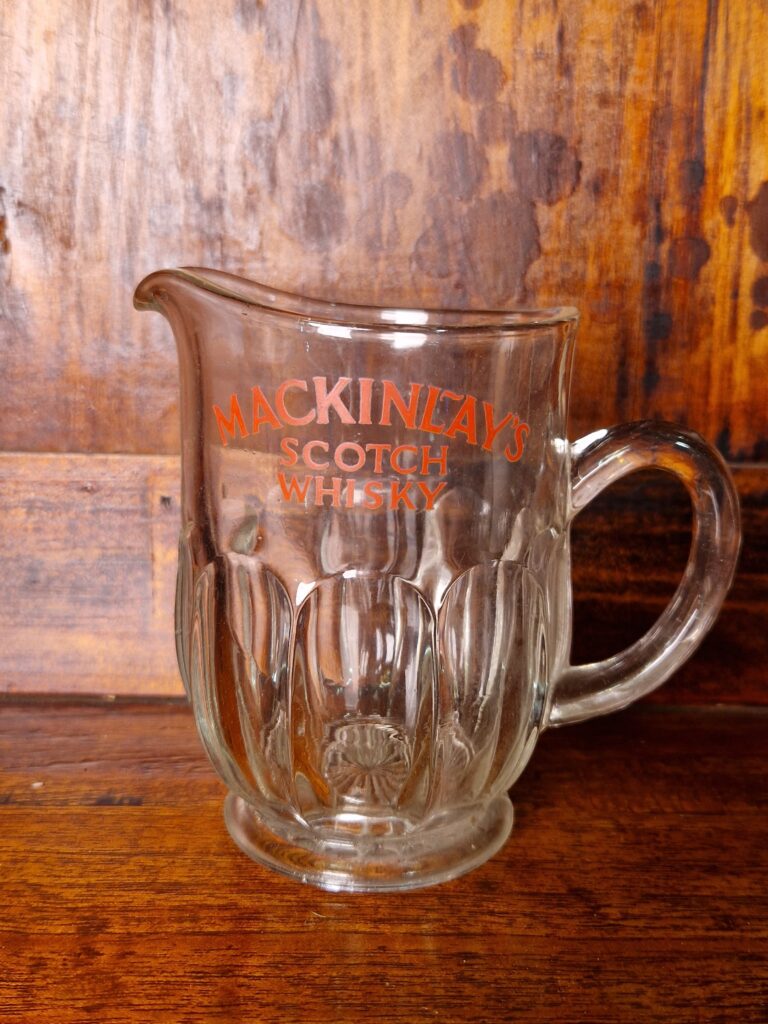 MacKinlay's Scotch Whisky Jug [w757]