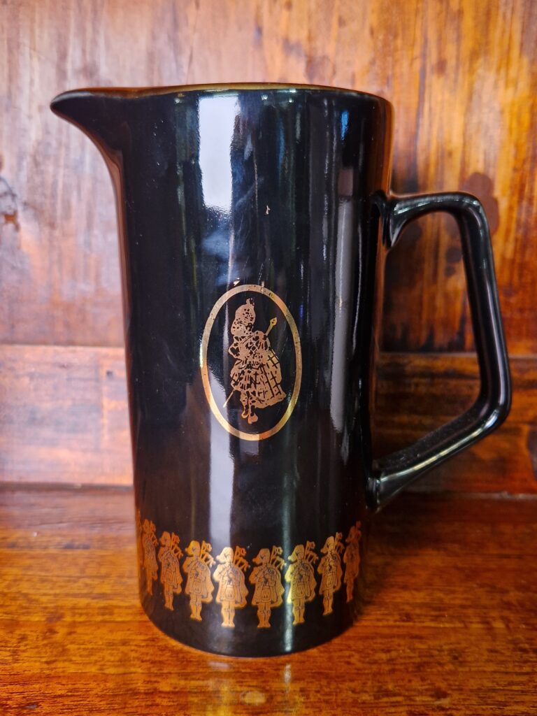 100 Pipers Whiskey Jug [w769]