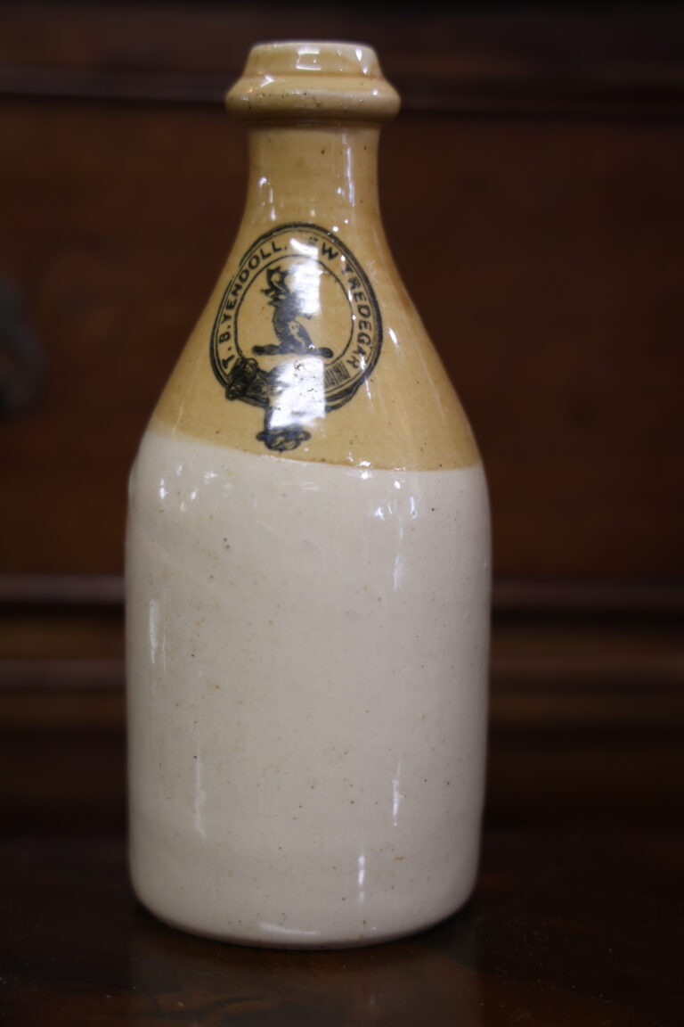 T.B. Yendoll New Tredegar Bottle [sw114]