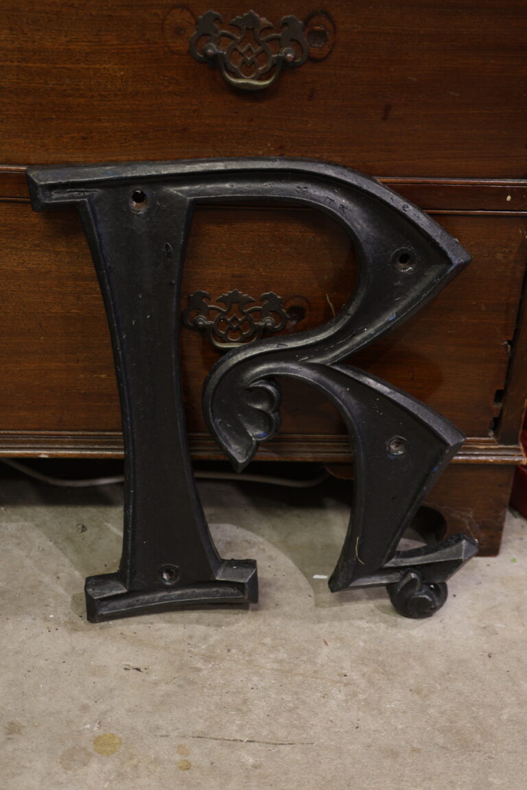Victorian Cast Iron Letter 'R' - Black