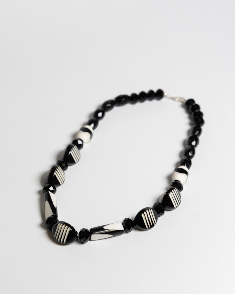 JL039 Vintage Black & White Necklace