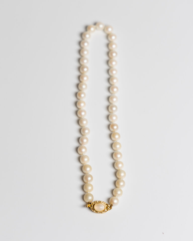 JL128 Vintage White Bead Necklace