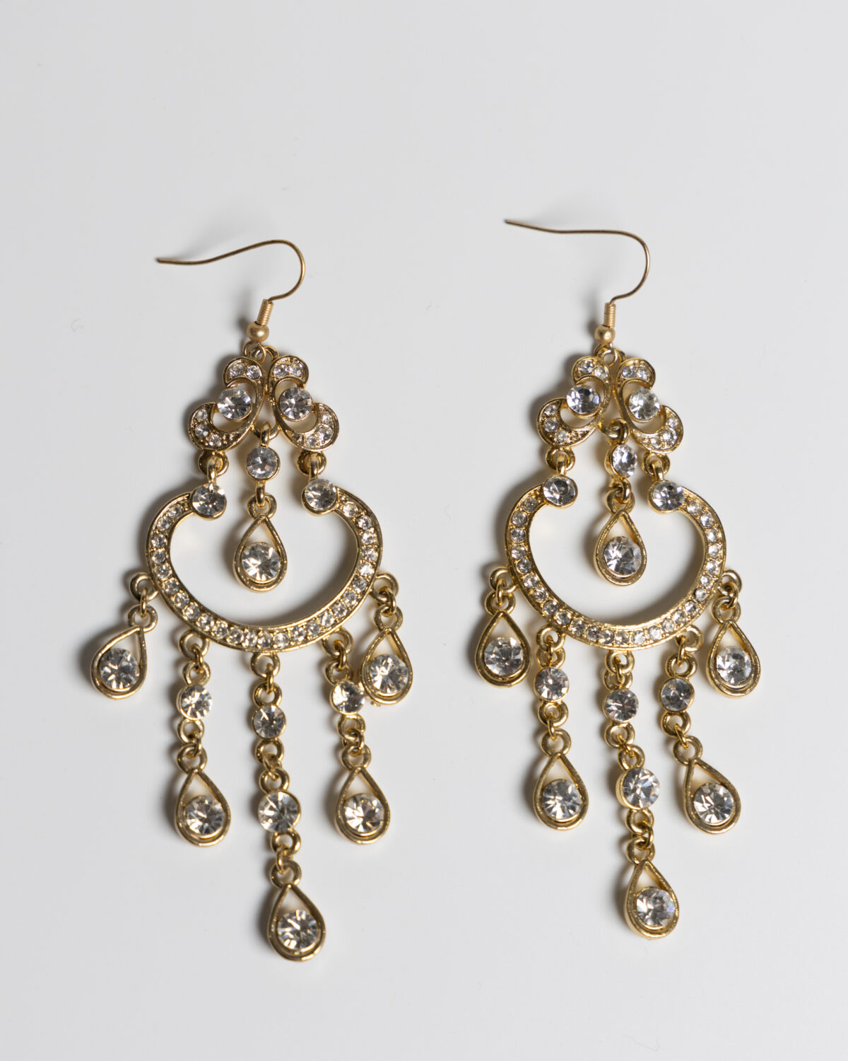 COOL AS SHELL CHANDELIER EARRINGS, GOLD METALLIC