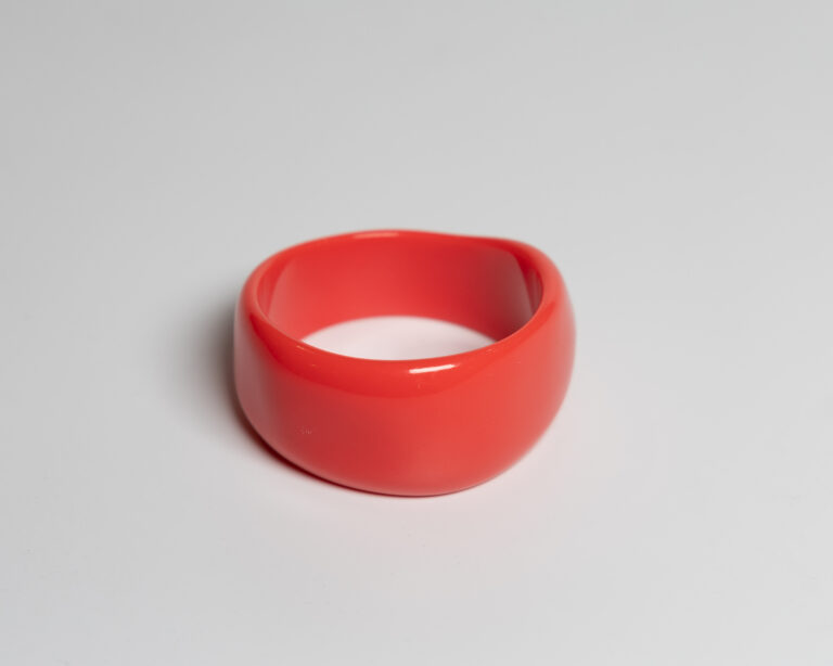 JL011 Vintage Pink Lucite Bangle