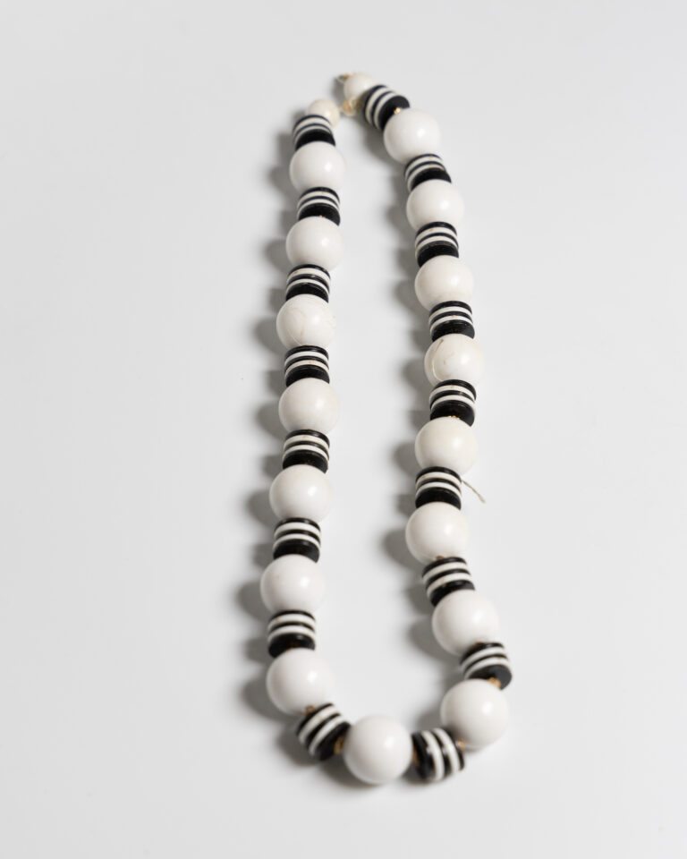 JL031 Vintage Black & White Necklace