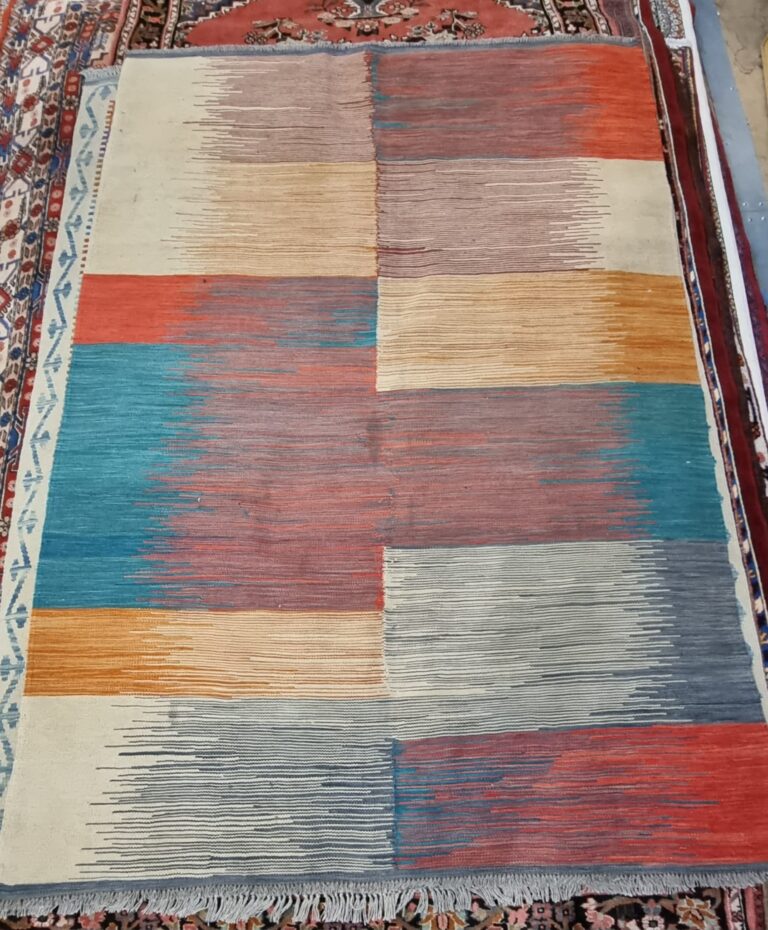 NT17 Flatwoven Geometric Kilim Rug