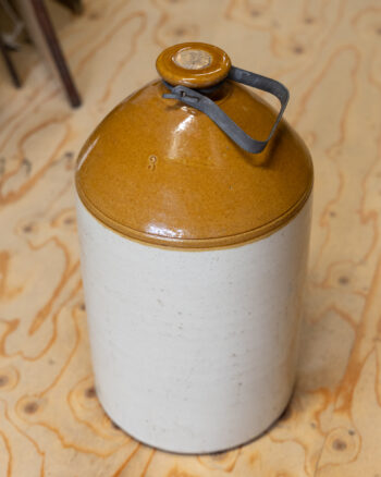 Stoneware Flagon with Handle [sw118]