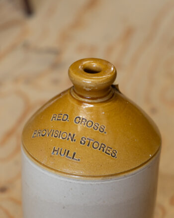 Red Cross Hull Stoneware Flagon [sw119]