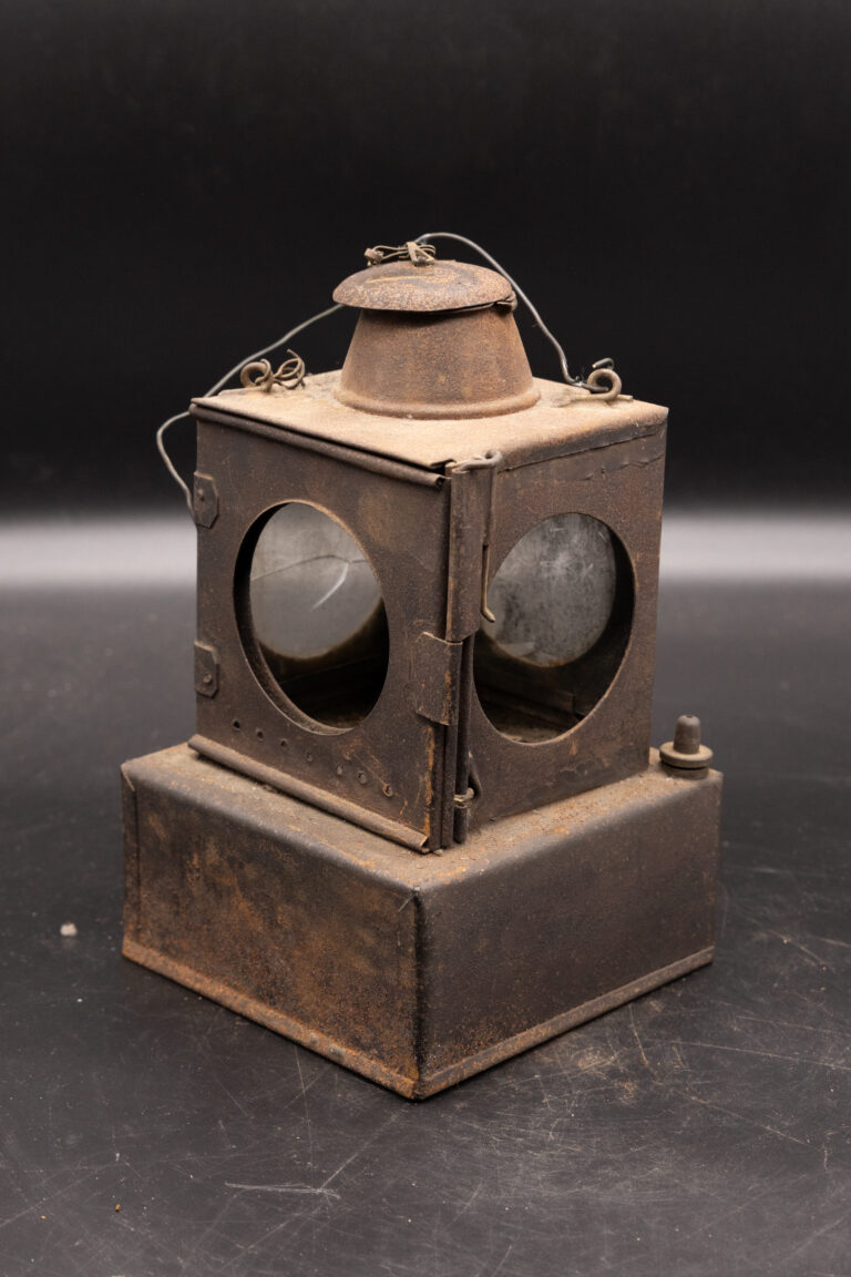 MT024 Railway Lantern
