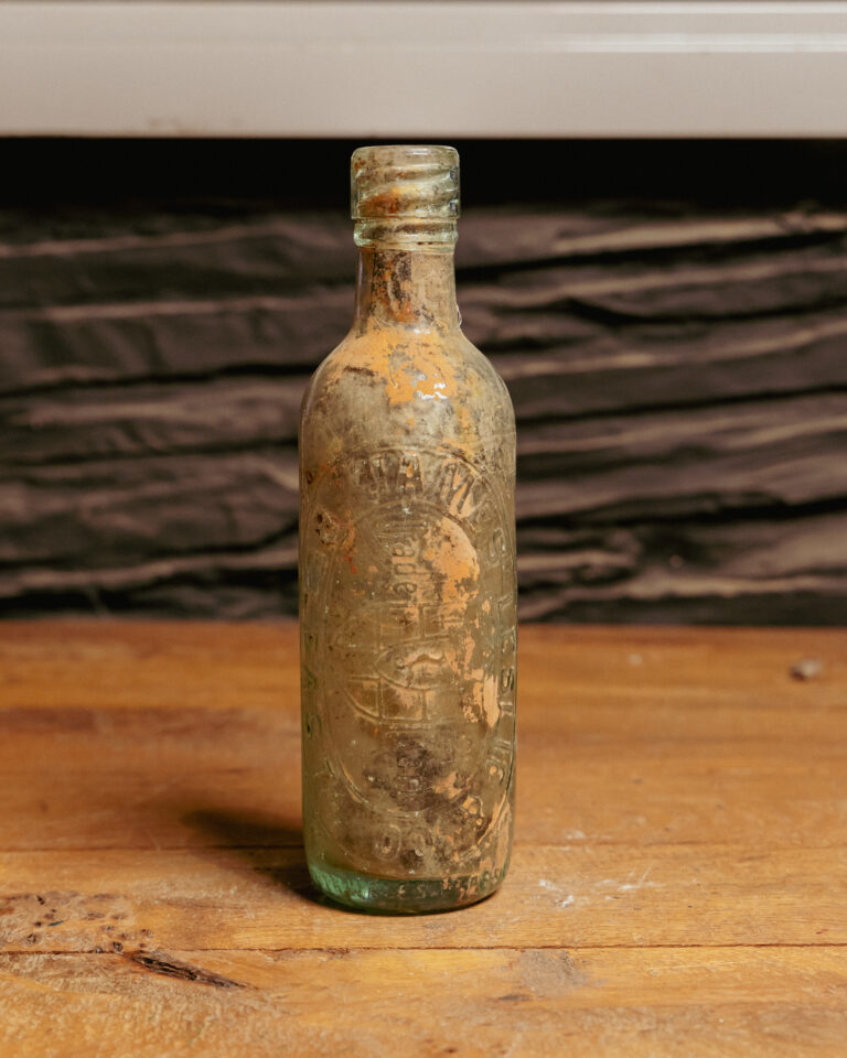 GB087 James Leslie & Co. Belfast Bottle