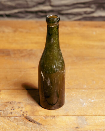 GB096 Lyle & Kinahan Belfast Bottle