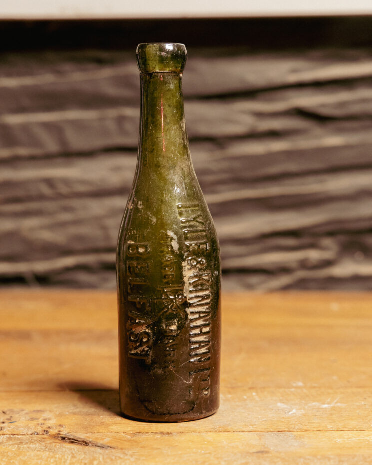 GB096 Lyle & Kinahan Belfast Bottle