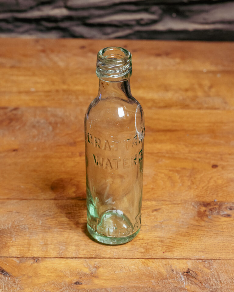 GB092 1929 Grattan's Waters Belfast Bottle