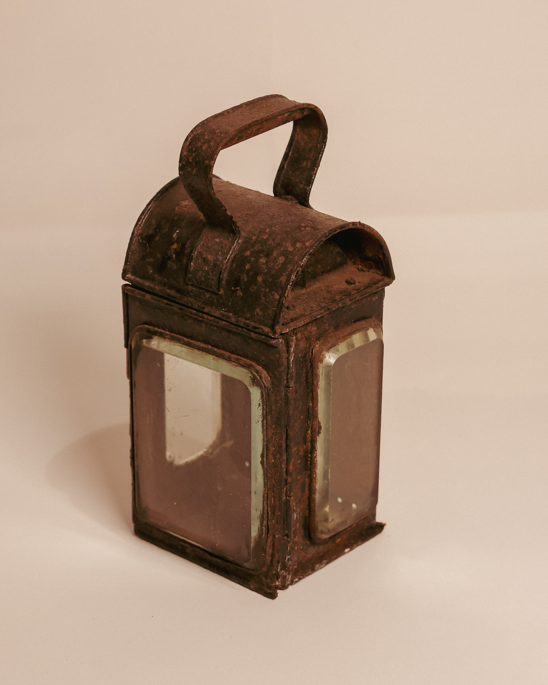 MT037 Vintage Railway Lantern