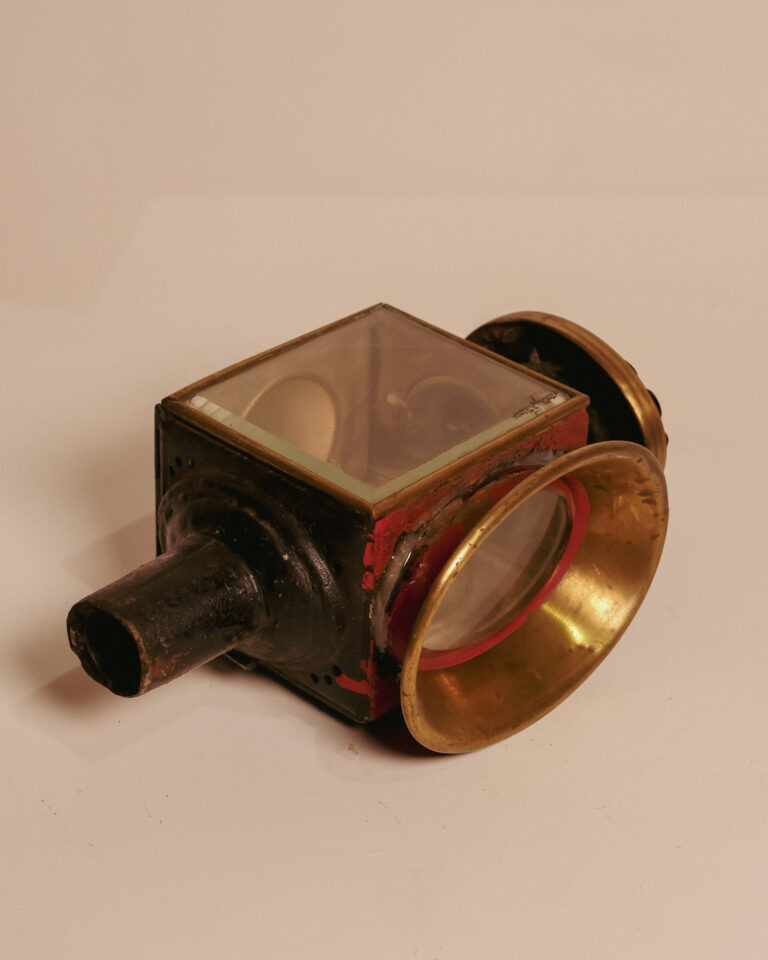 MT044 Bates Gorey Carriage Lamp