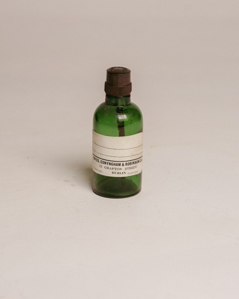 GB194 Small Chemist's Bottle