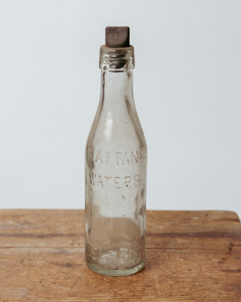GB147 1934 Grattan's Belfast Bottle