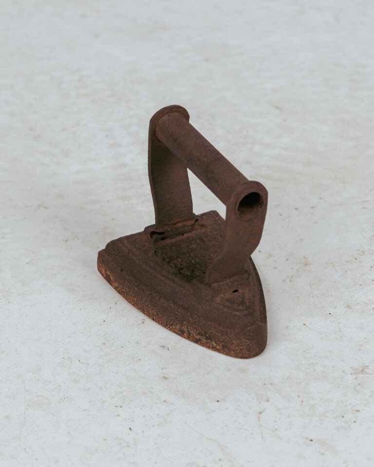 MT067 Antique Flat Iron