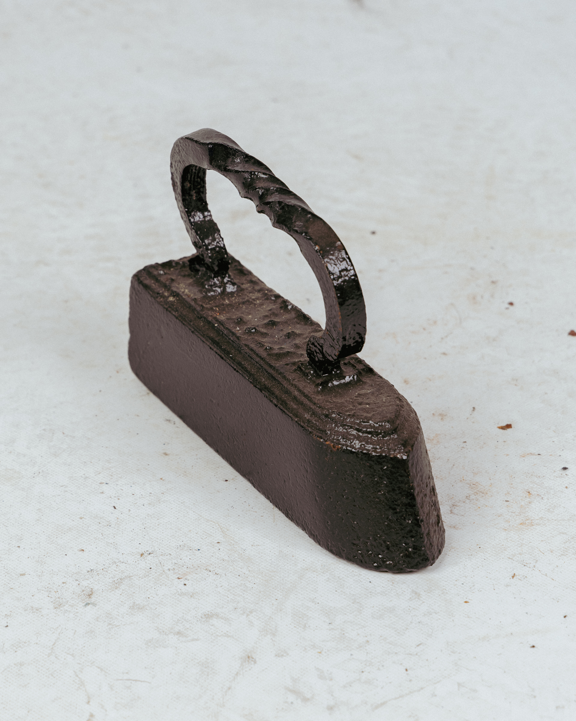 MT068 Antique Tailor’s Goose Iron