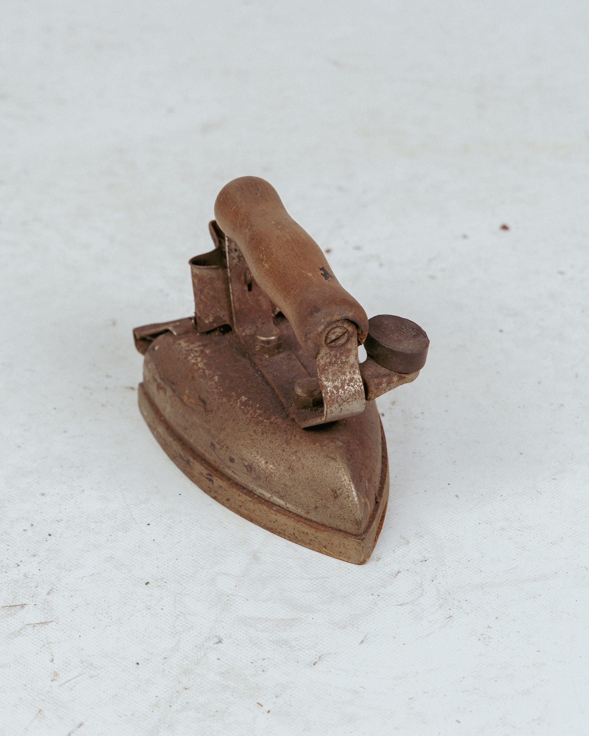 MT055 Vintage Flat Iron