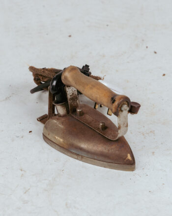 MT070 Vintage Electric Iron