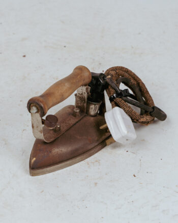 MT070 Vintage Electric Iron