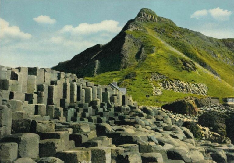 Original Vintage Giants Causeway Postcard