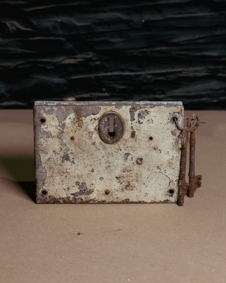 MT049 Antique Lock with Keys