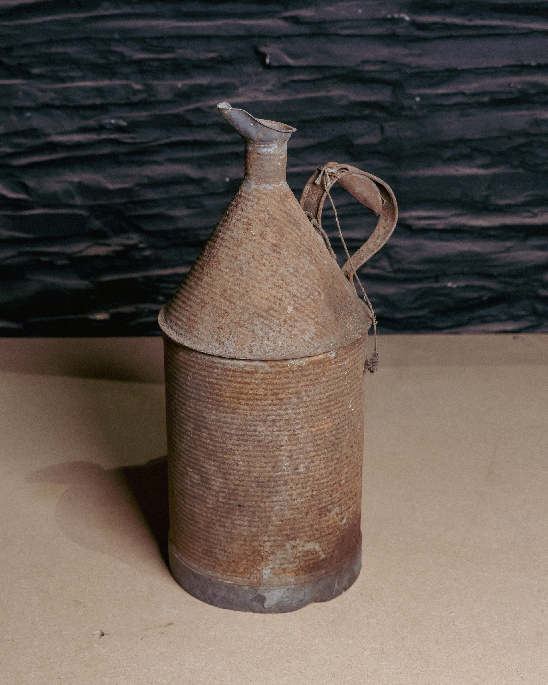 MT048 Metal Oil Can
