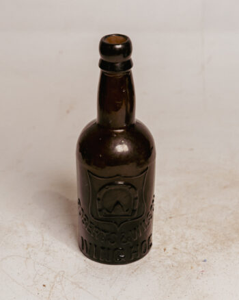 GB097 Roberts & Wilson Ivinghoe Bottle