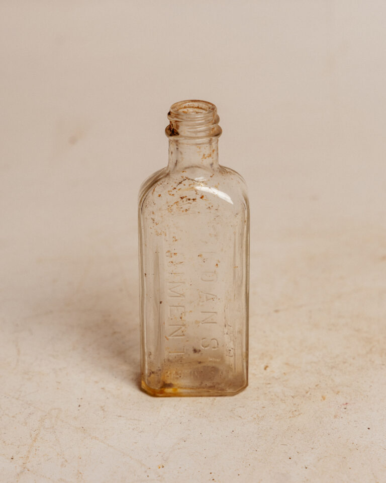 GB338 Sloan's Liniment Bottle